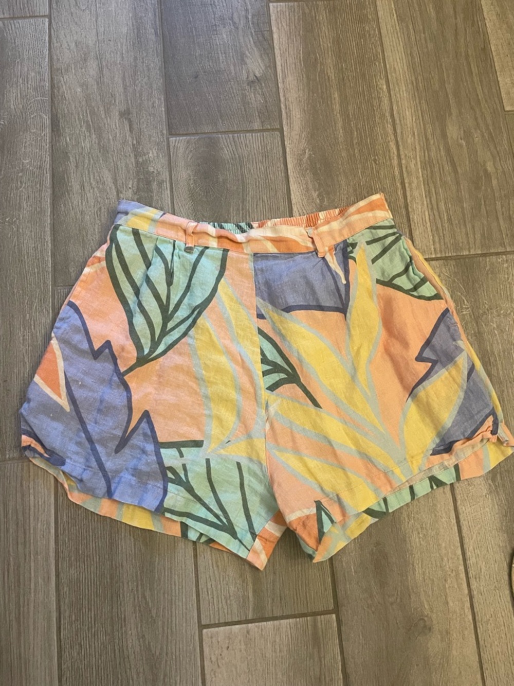 Vitamin A linen shorts. Tropical print NWT, Sz M